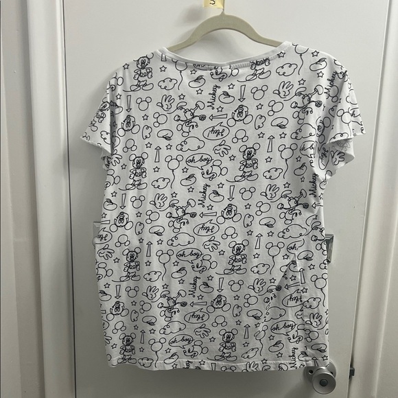 Disney Women’s White & Black Graphic Tee – Playful Character Fun ✨🐭 - Picture 4 of 8